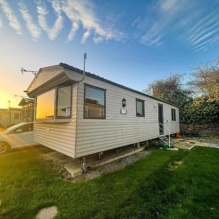 Homely 6 Berth Caravan At Steeple Bay In Essex Ref 36017D Southminster Extérieur photo
