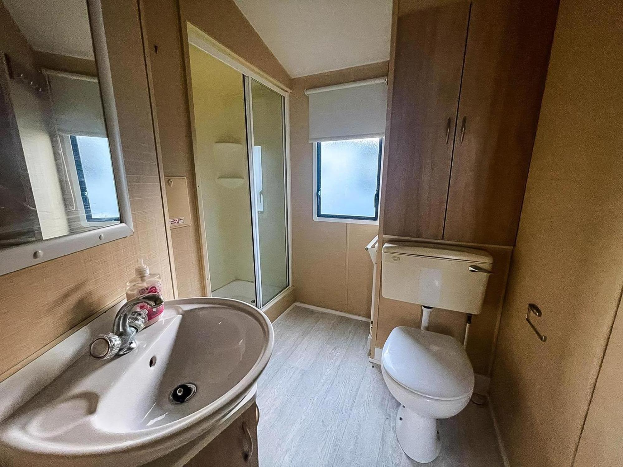 Homely 6 Berth Caravan At Steeple Bay In Essex Ref 36017D Southminster Extérieur photo