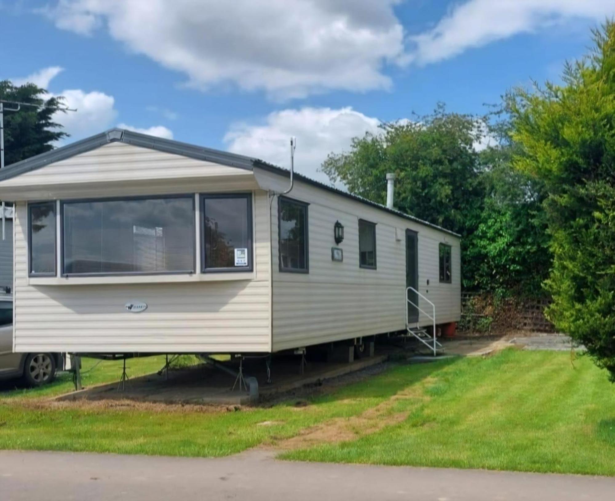 Homely 6 Berth Caravan At Steeple Bay In Essex Ref 36017D Southminster Extérieur photo